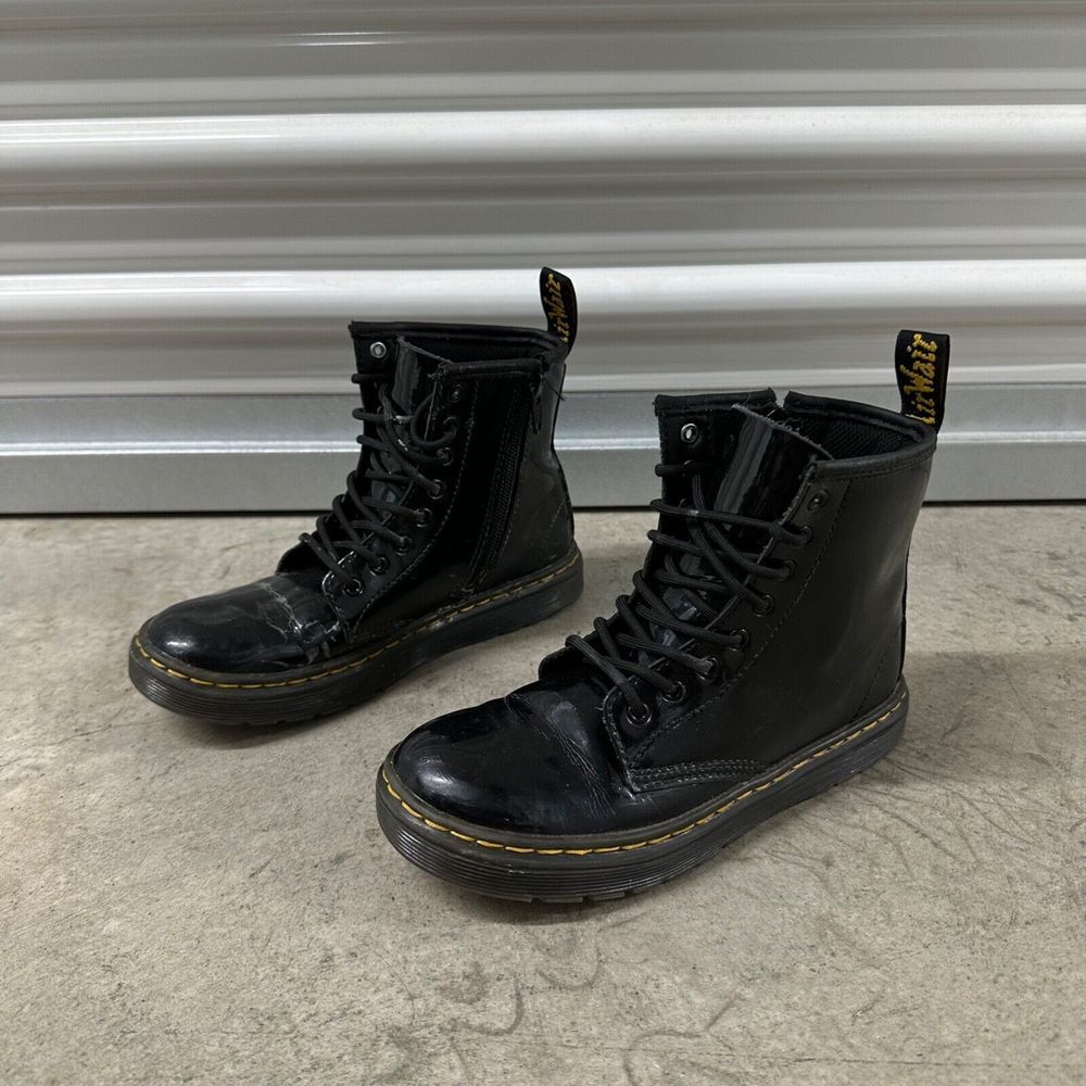 Dr.‎ Martens Black Combat Boots Zavala J Youth Size 2 Cracked